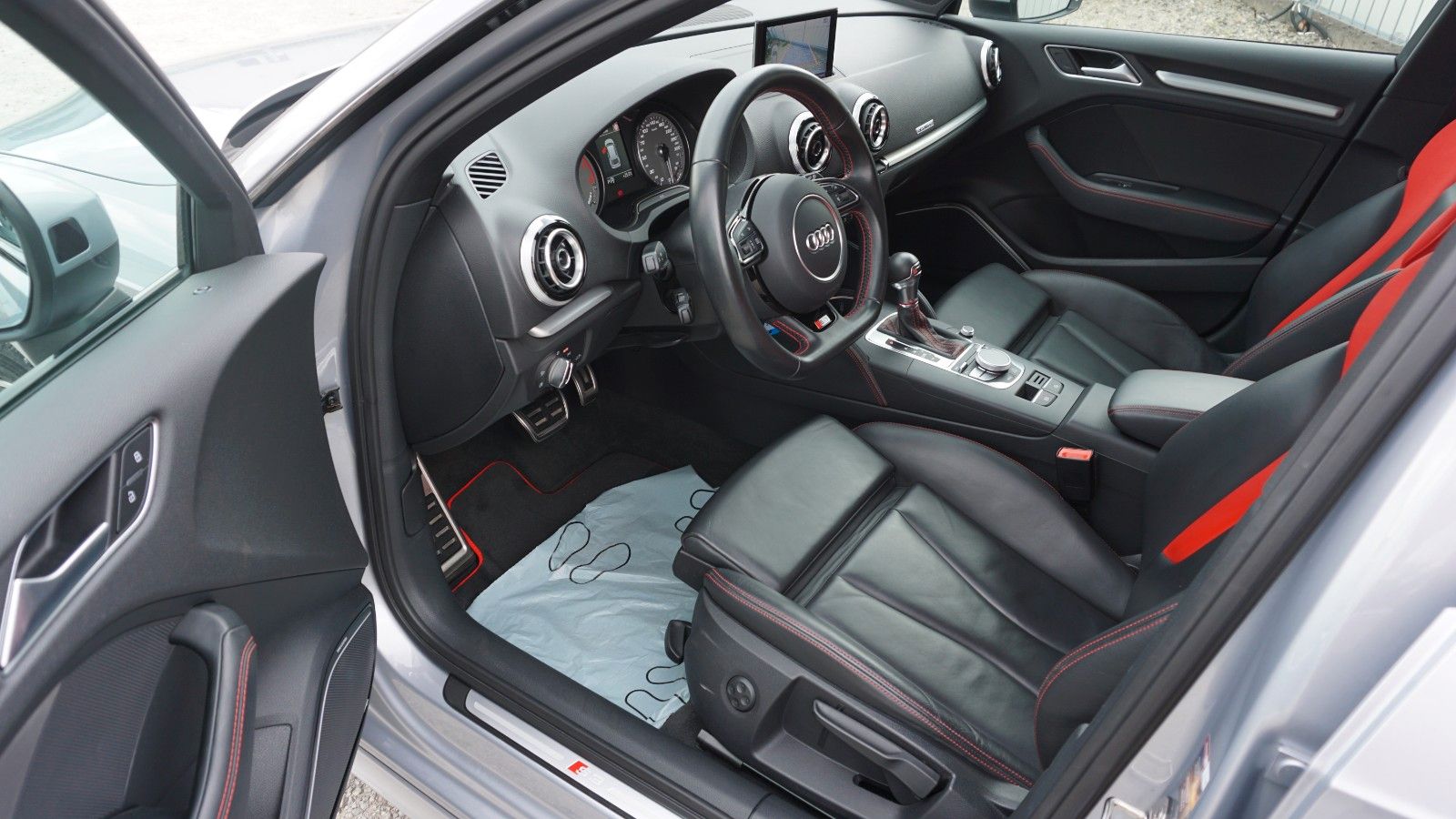 Fahrzeugabbildung Audi S3 Sportback 2.0 TFSI quattro, Leder, Navi, B&O