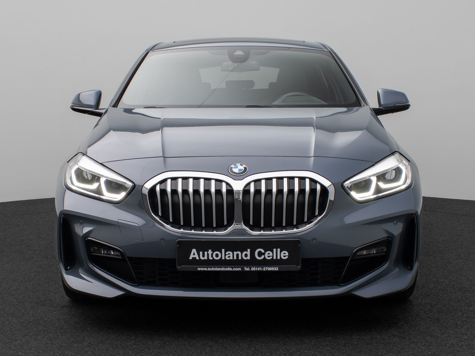 Fahrzeugabbildung BMW 118i M Sport Panorama Kamera HUD DAB H/K Komfort