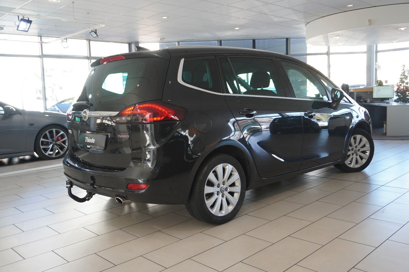 Fahrzeugabbildung Opel Zafira C Tourer 1.6 INNOVATION NAVI/BI-XENON/AHK