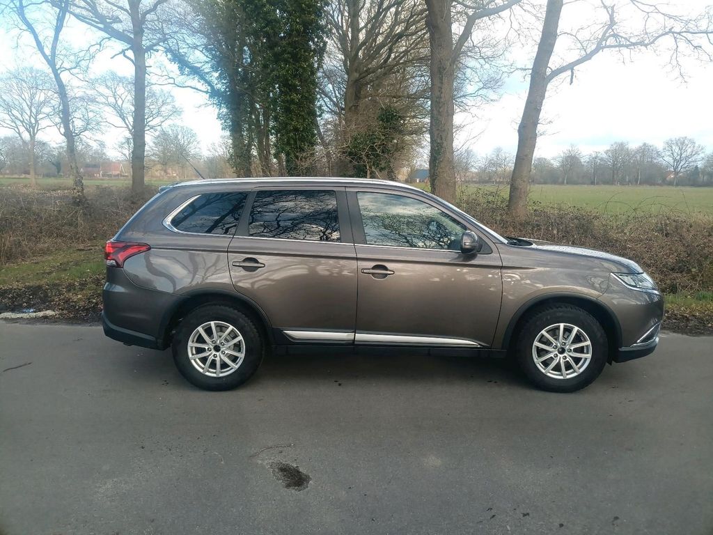 Image of Mitsubishi Outlander