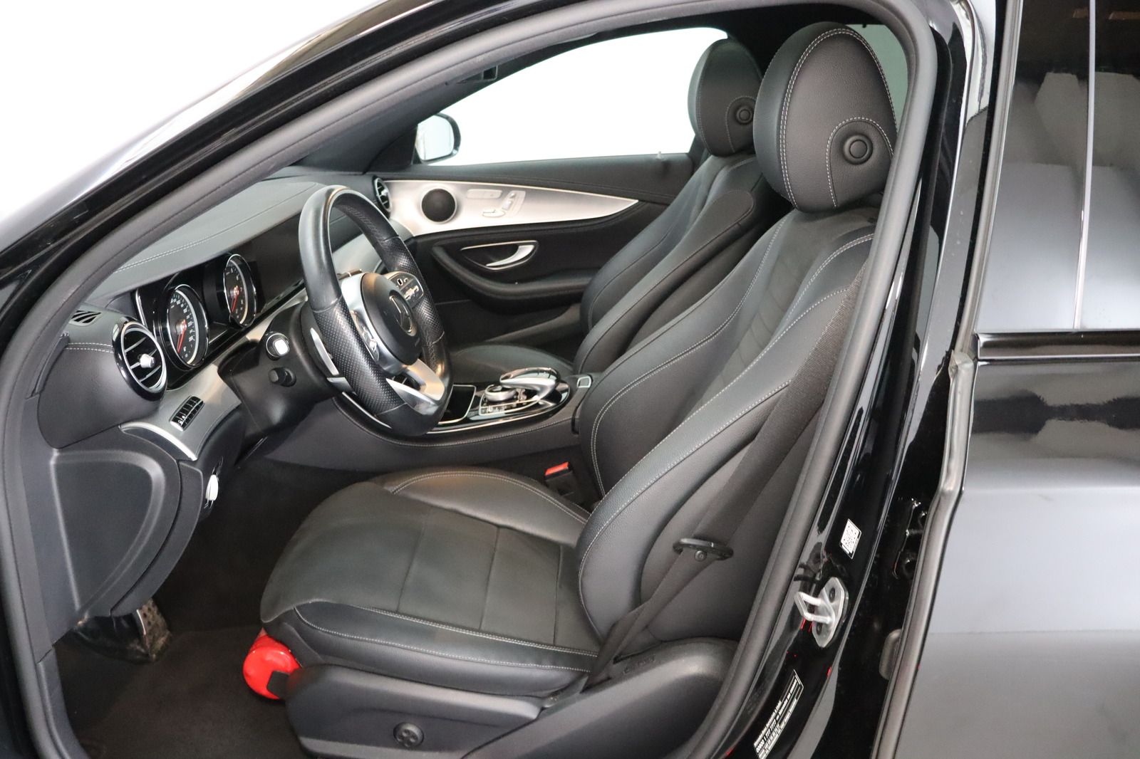 Fahrzeugabbildung Mercedes-Benz E 200 T 4Matic * Schiebedach * Navi * AMG line