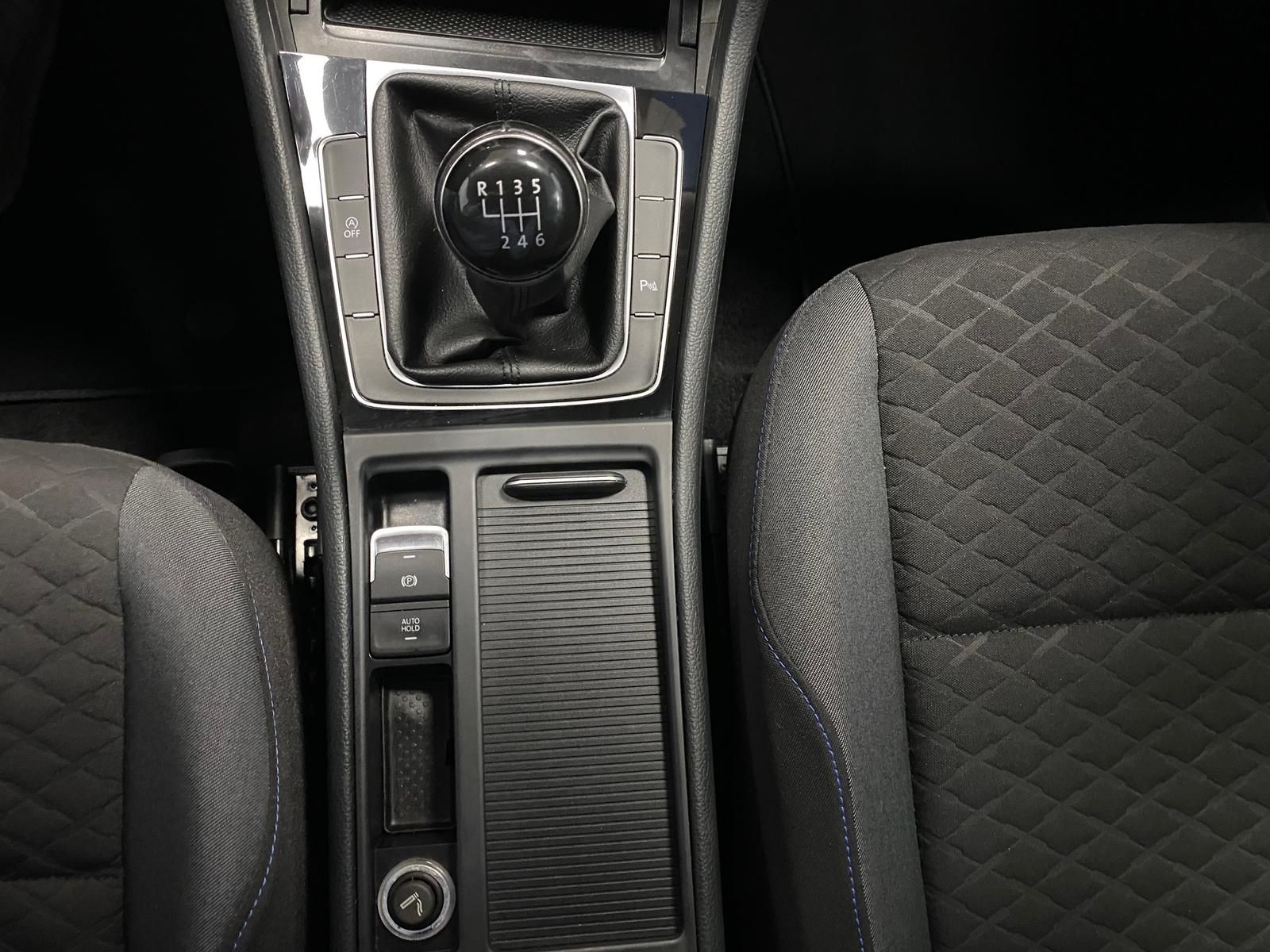 Fahrzeugabbildung Volkswagen Golf 1.0 TSI Join+ALLWETTER+KLIMA+SITZHEIZ+NAVI+