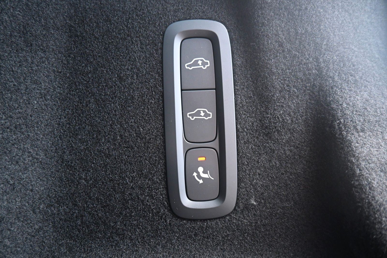 Fahrzeugabbildung Volvo XC60 B4 D AWD Ultimate Dark*STDHZG*360°*LUFT*ACC