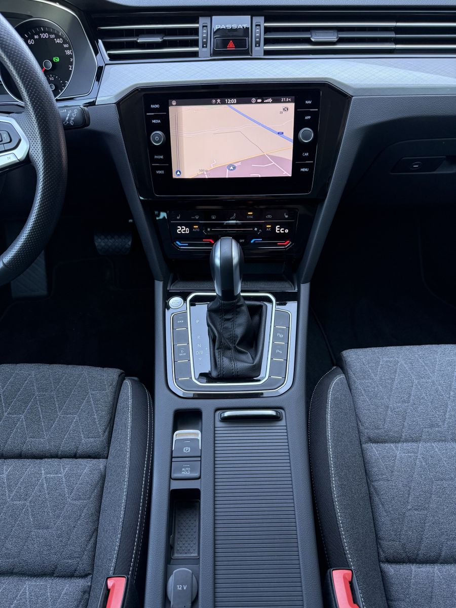 Fahrzeugabbildung Volkswagen Passat Variant 1.4 GTE+NAV+IQ-LIGHT+ACC+AHK+SHZ