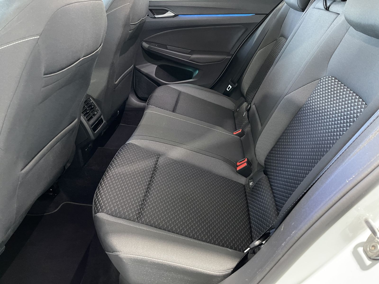 Fahrzeugabbildung Volkswagen Golf Active 2.0 TDI*VW-Anschlussgarantie*AHK*Cam