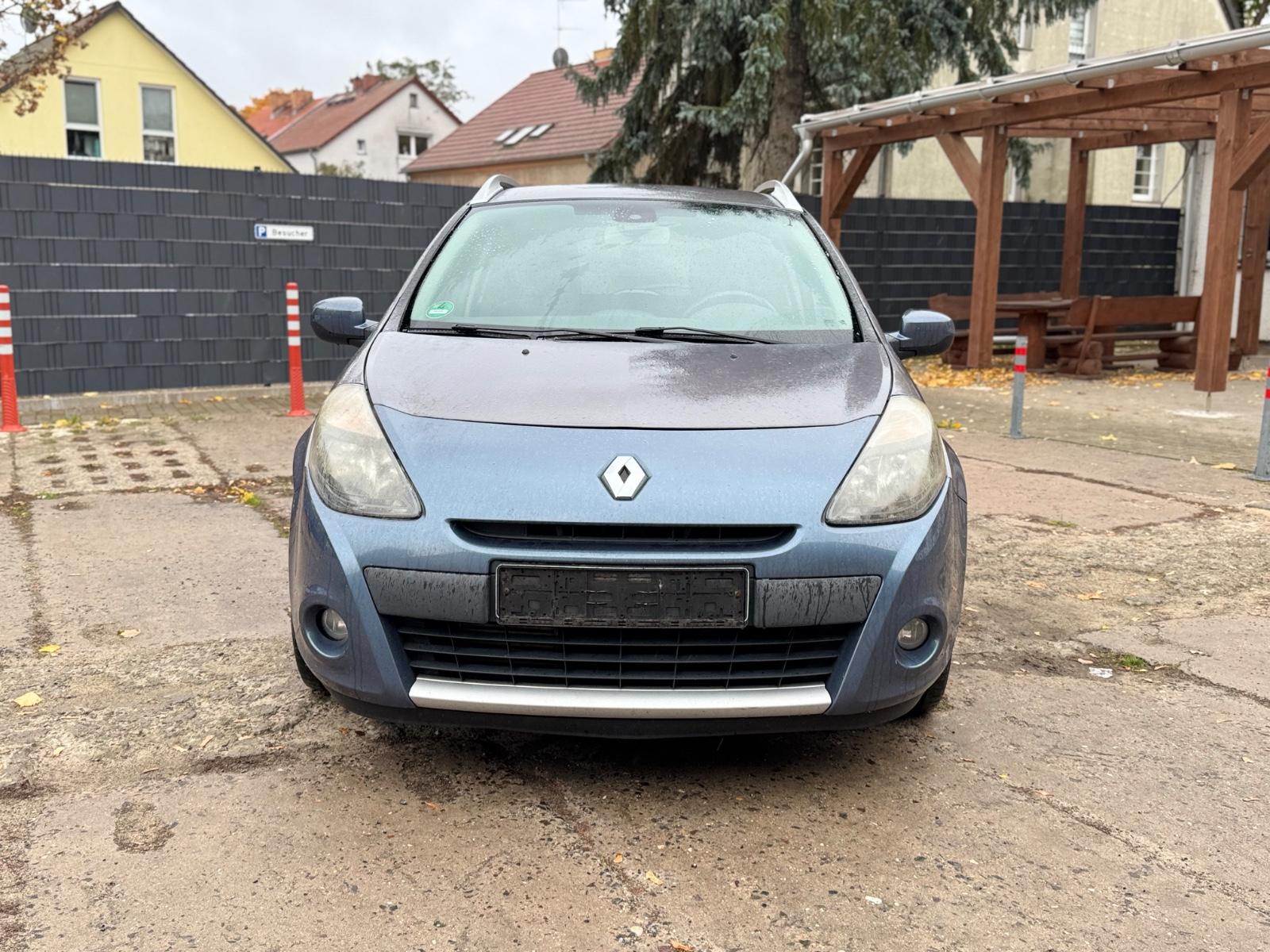 Renault Clio 2011 — rear view