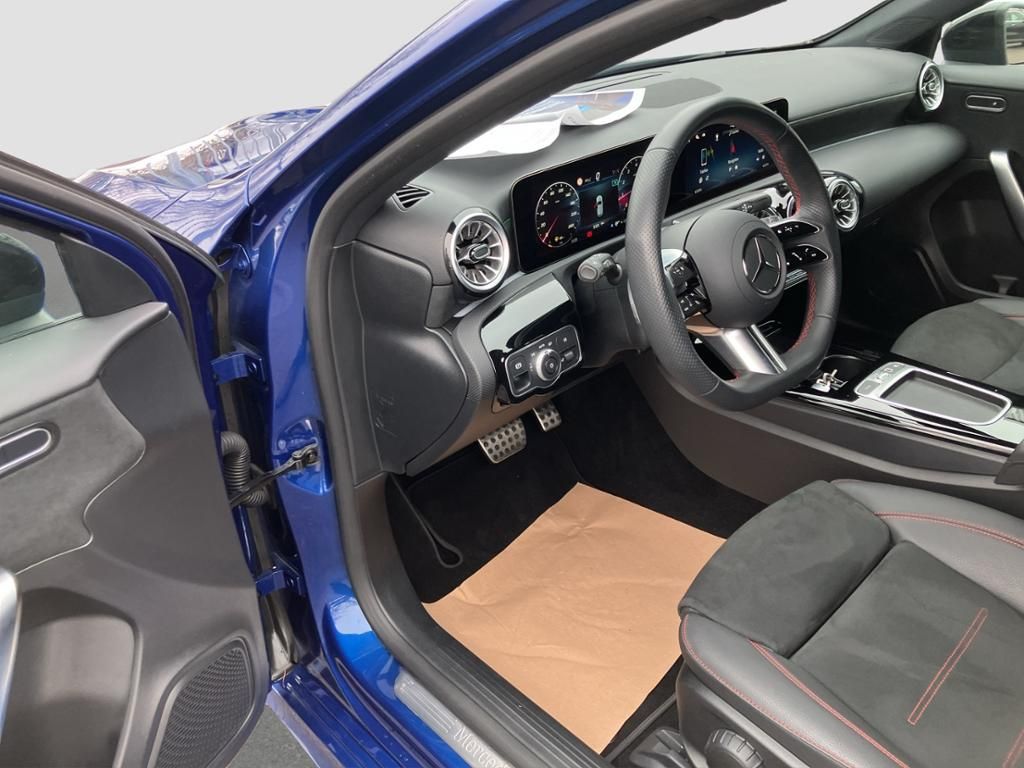 Fahrzeugabbildung Mercedes-Benz A 200 Kompaktlimousine AMG Line+Night Paket*PDC