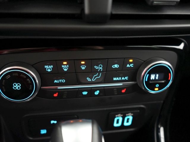 EcoSport TITANIUM ECOBOOST+NAVI+KEYLESS+SCHIEBED