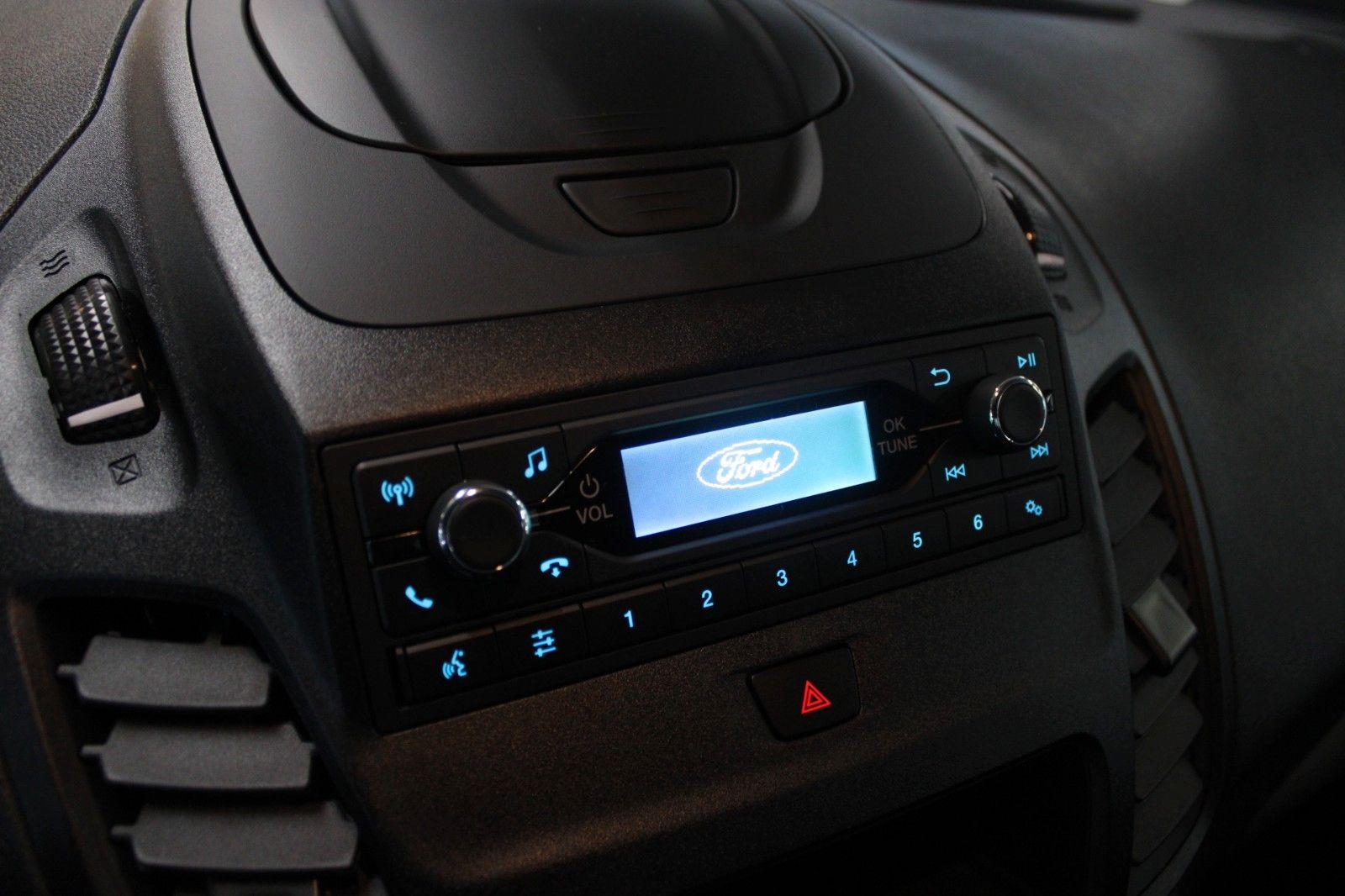Fahrzeugabbildung Ford Transit Connect TREND L1 KLIMA 3-Sitzer PDC AHK
