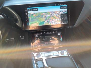 صورة 7 لـ 2023 AUDI Q8 E-TRON