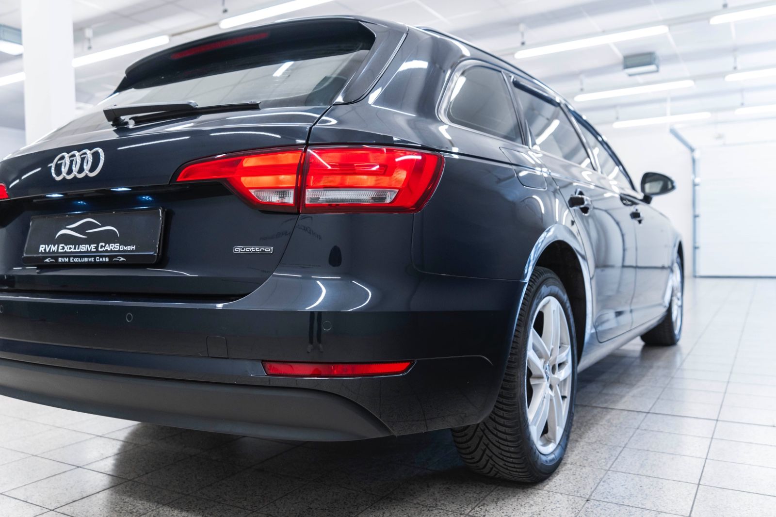 Fahrzeugabbildung Audi A4 Avant Quattro H&K ACC TOTW SHZ PDC NAV