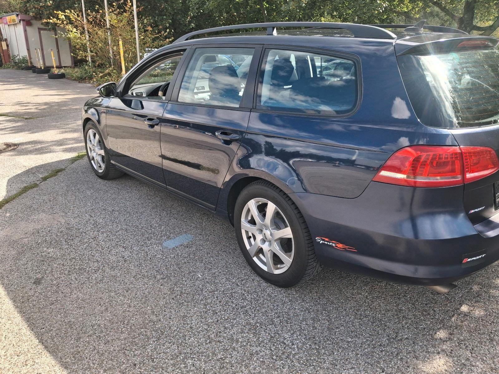 Volkswagen Passat 2012 — салон