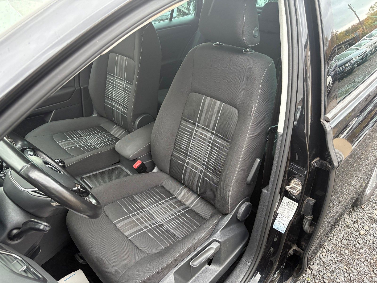 Fahrzeugabbildung Volkswagen Golf Sportsvan VII 1.6 TDI Xenon AHK LOUNGE 2.HD