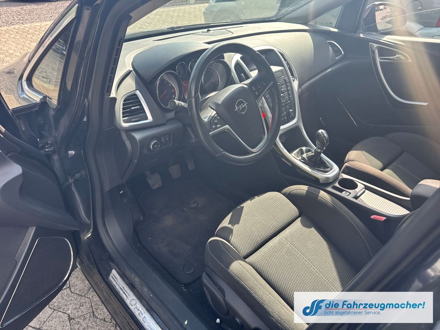 Fahrzeugabbildung Opel Astra J Sports Tourer Sport 1.4 Turbo *EXPORT