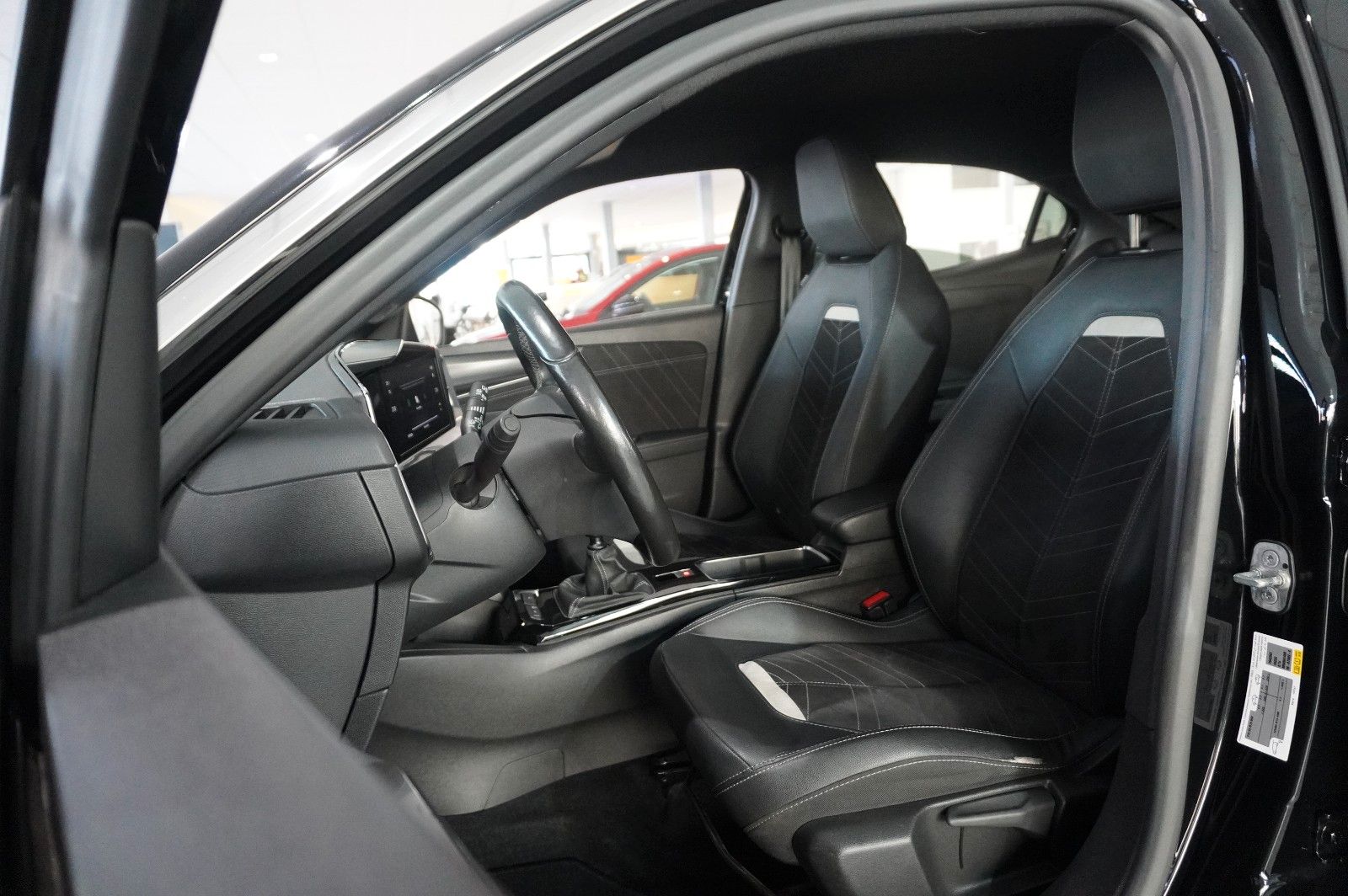 Fahrzeugabbildung Opel Mokka 1.2 Ultimate AHK/NAVI/SHZ/KAMERA/ACC/18"AL