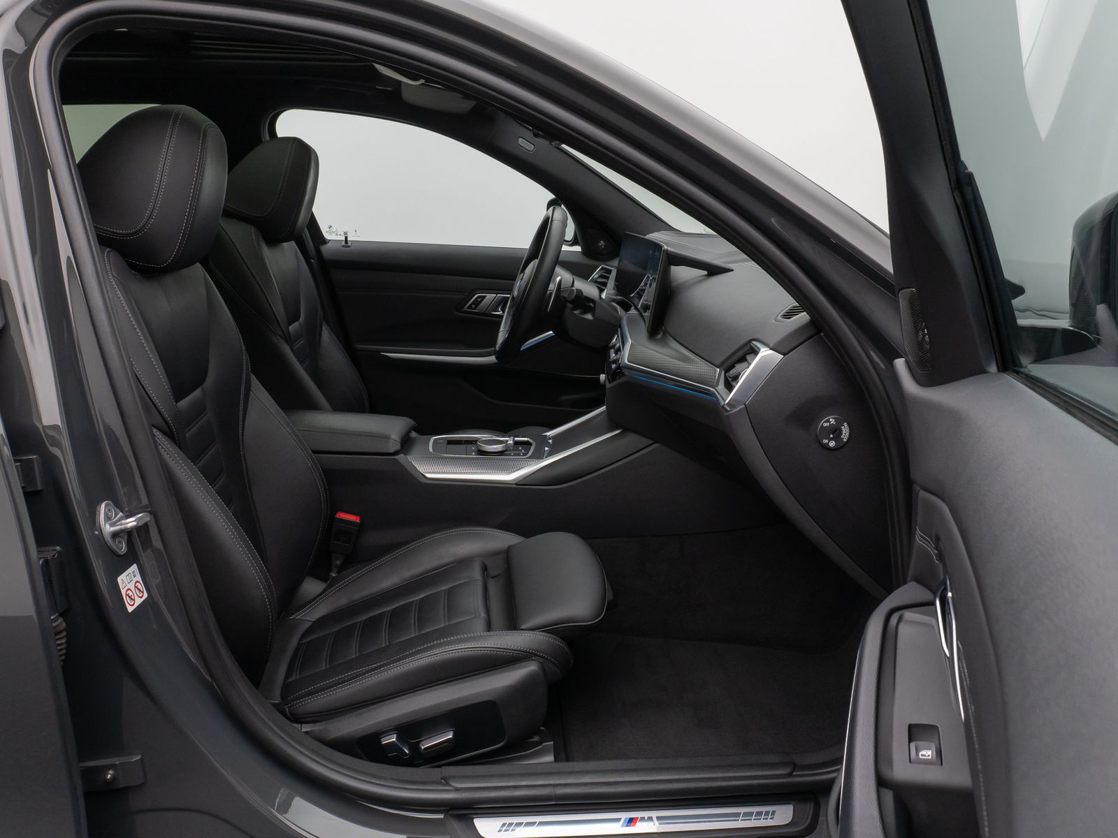 Fahrzeugabbildung BMW 330e xD M Sport Panorama Kamera HUD H/K AHK 19"