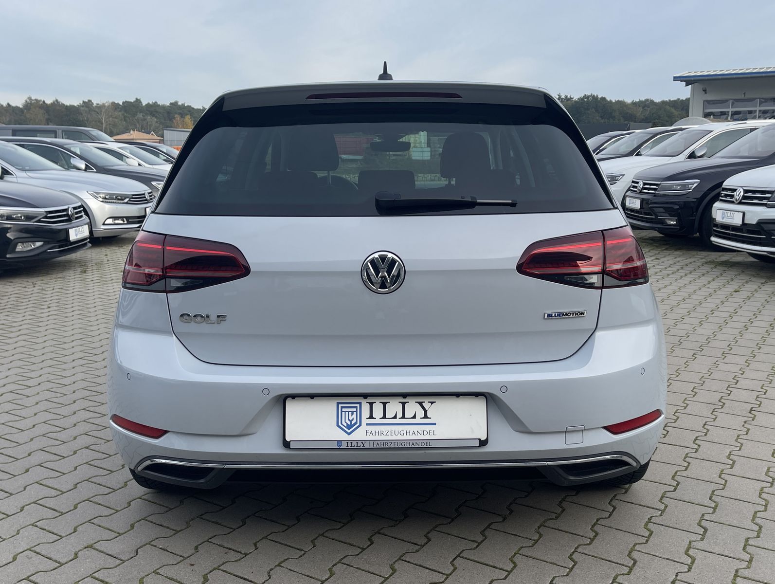 Fahrzeugabbildung Volkswagen Golf 1.5 TSI*BlueMotion*LED-Matrix*Spur*Navi*