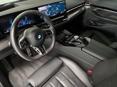 Fahrzeugabbildung BMW 520d Touring M Sport--DrivingProf/Pano/STHZG/AHK