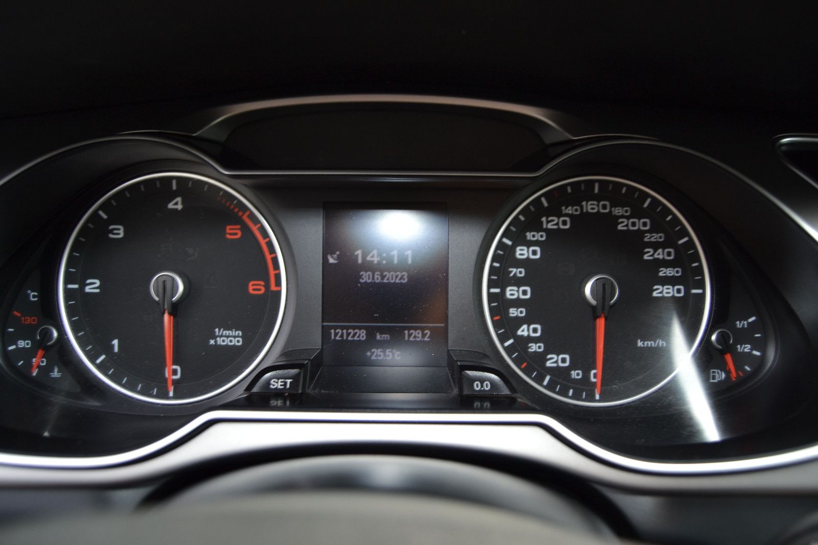 Fahrzeugabbildung Audi A4 Avant Ambiente/Navigation/Tempomat/PDC/