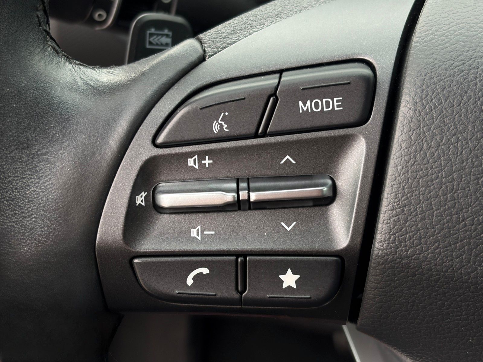 Fahrzeugabbildung Hyundai KONA E Edition 30 Wärmepumpe ACC CAM NAV CarPlay