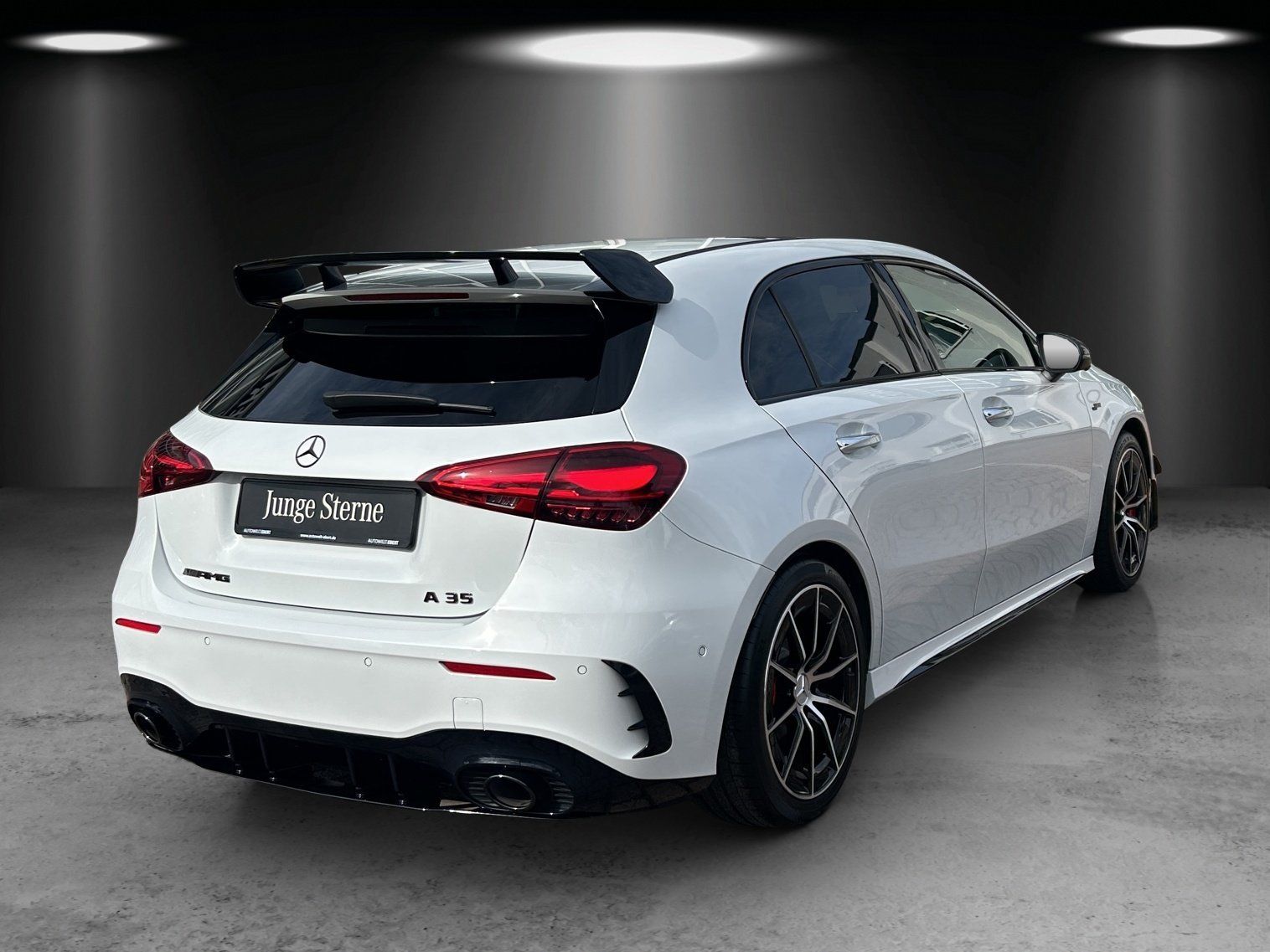 Fahrzeugabbildung Mercedes-Benz A 35 AMG Prem+ DISTRO Perf.Sitze AERO Pano Burme