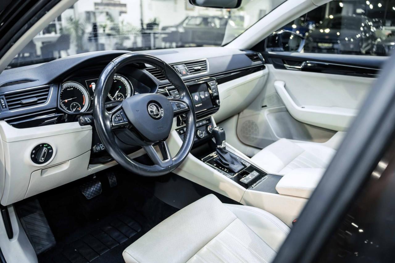 Skoda Superb Combi L&K 2.0 TDI 190 ch DSG 4x4 / Toit panoramique / Canton / Sièges ventilés / Chauffage auxiliaire
