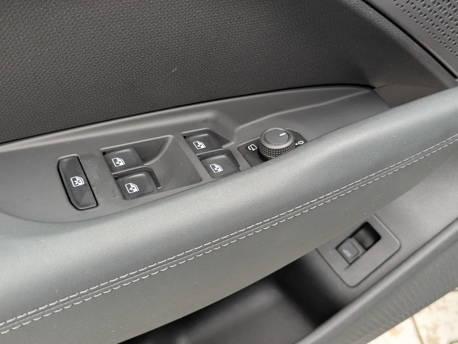 Fahrzeugabbildung CUPRA Terramar 2.0 TSI 4D VZ HUD*MATRIX*PANO*DCC*20"