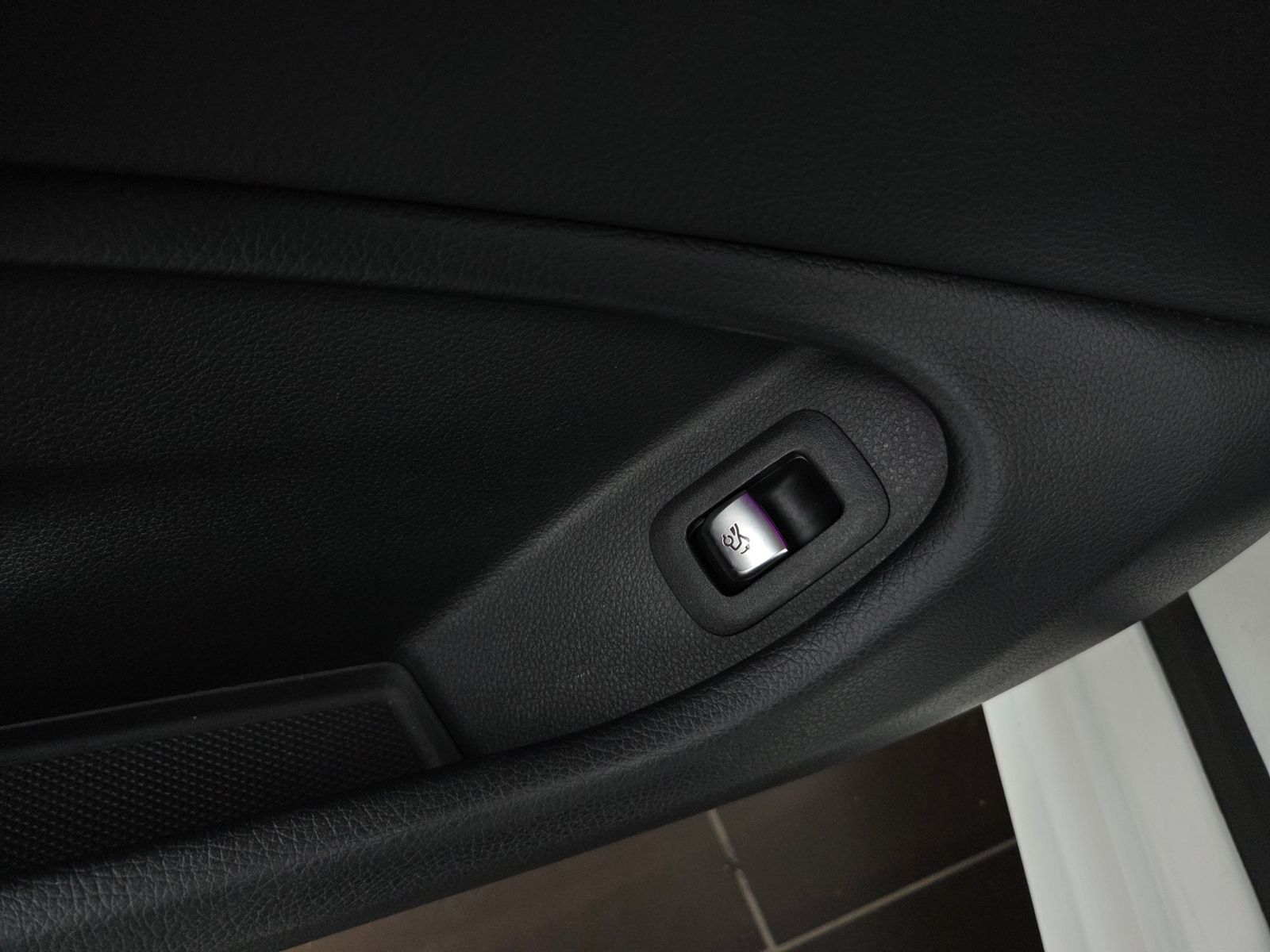 Fahrzeugabbildung Mercedes-Benz C 200 Cabrio AMG LINE NIGHT LED NAV RFK SHZ