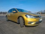 Volkswagen Golf 1.0 TSI Sound Variant Sound - mit Benzin-Antrieb: Gold, Kombi