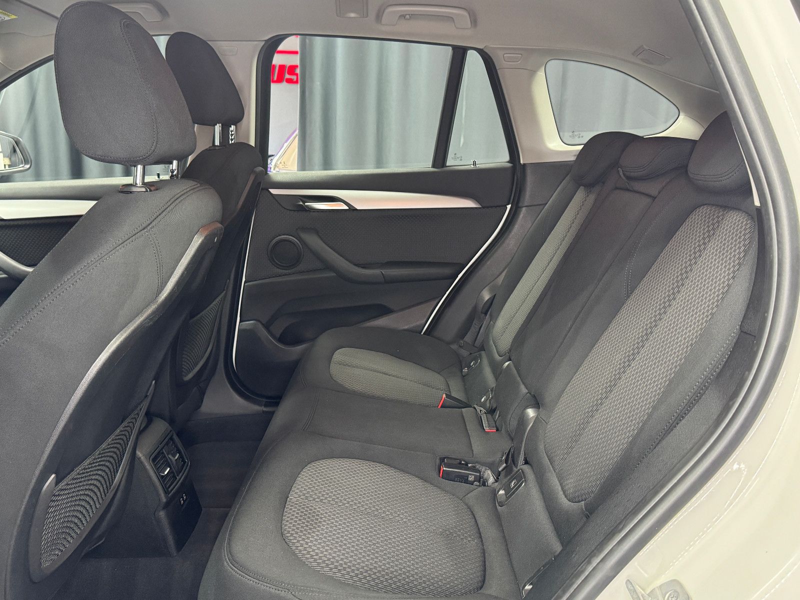 Fahrzeugabbildung BMW X1 xDrive 25e Advantage |AHK|PANO|AUTOMATIK|LED