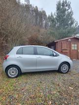 Toyota Yaris 1,0-l-VVT-i Cool Edition . 1Hand - Toyota Gebrauchtwagen in Aschaffenburg
