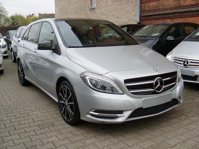Mercedes-Benz B 180 Automatik / Night Paket / Panorama