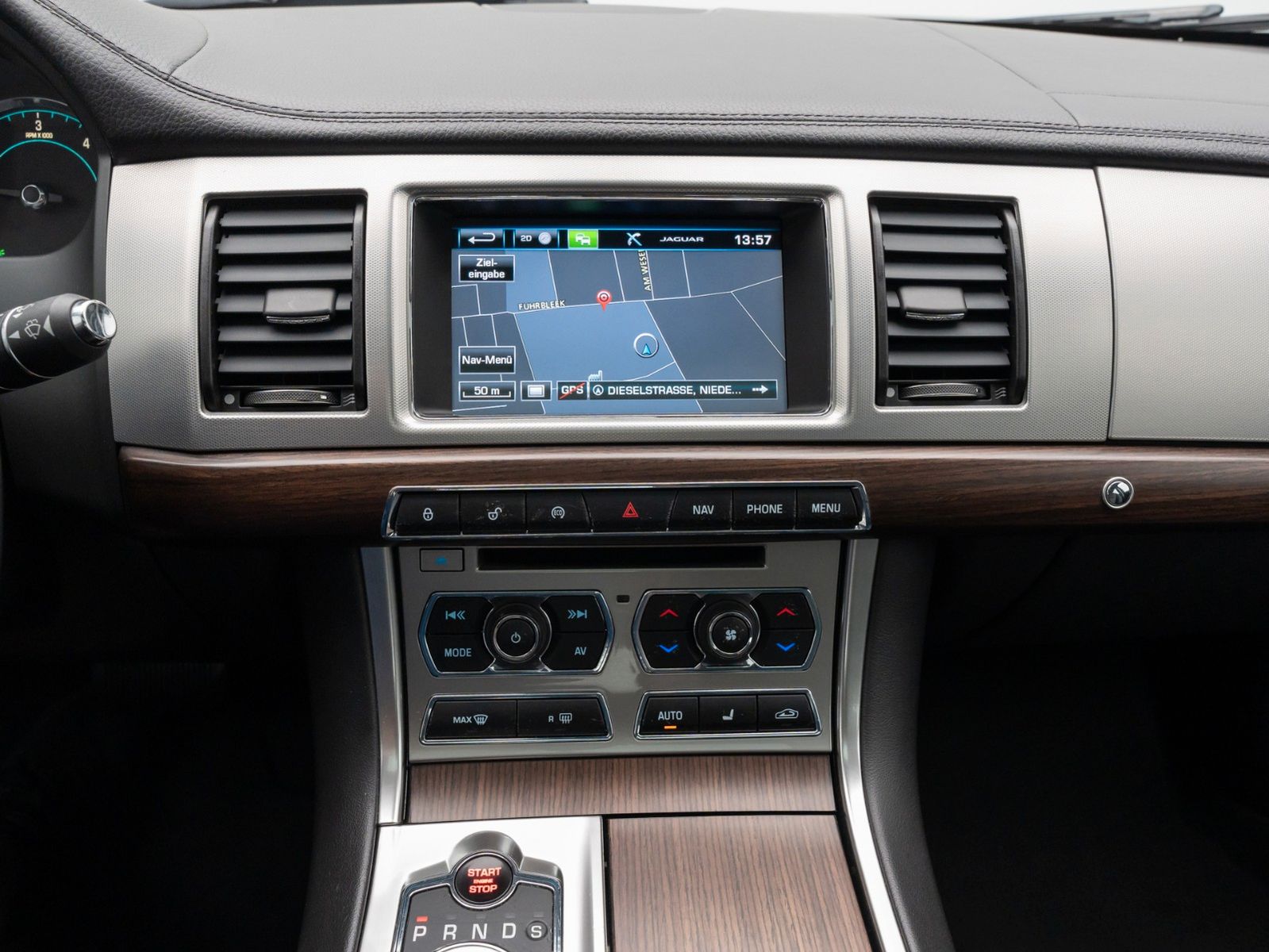 Fahrzeugabbildung Jaguar XF 2.2 Xenon Navi GSD Leder Touch Tempomat