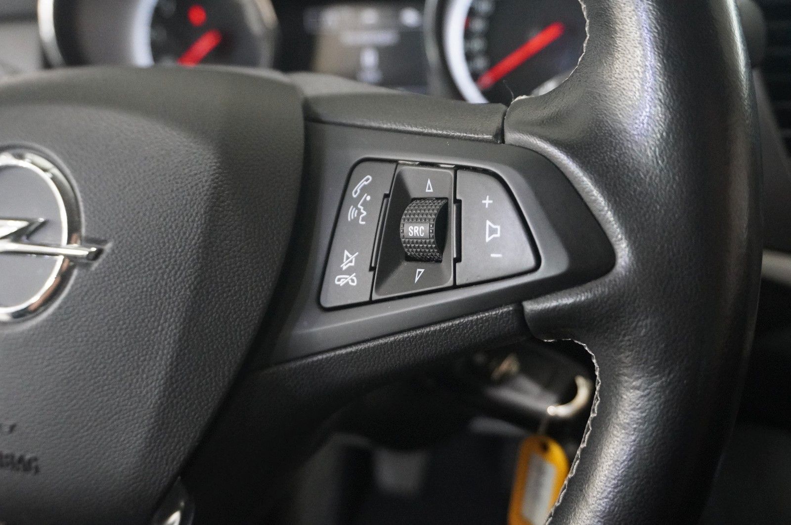 Fahrzeugabbildung Opel Astra K ST 1.2T EDITION NAVI/LED/KAMERA/SHZ/AHK