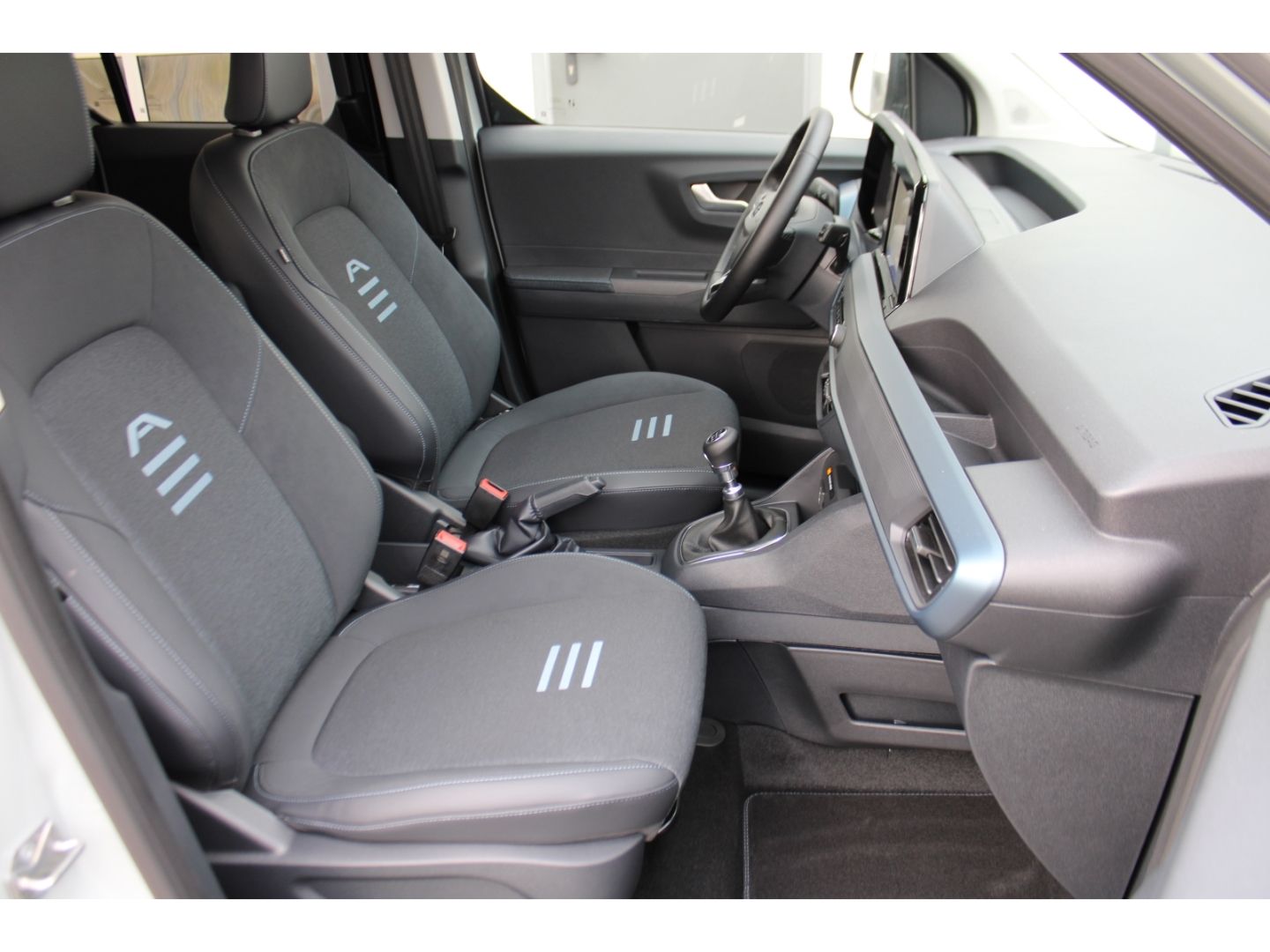 Fahrzeugabbildung Ford Tourneo Courier Active1,0 EcoBoost ACC Navi TWA