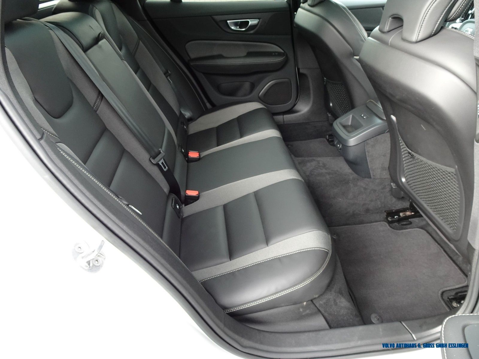 Volvo V60 Cross Country foto 13