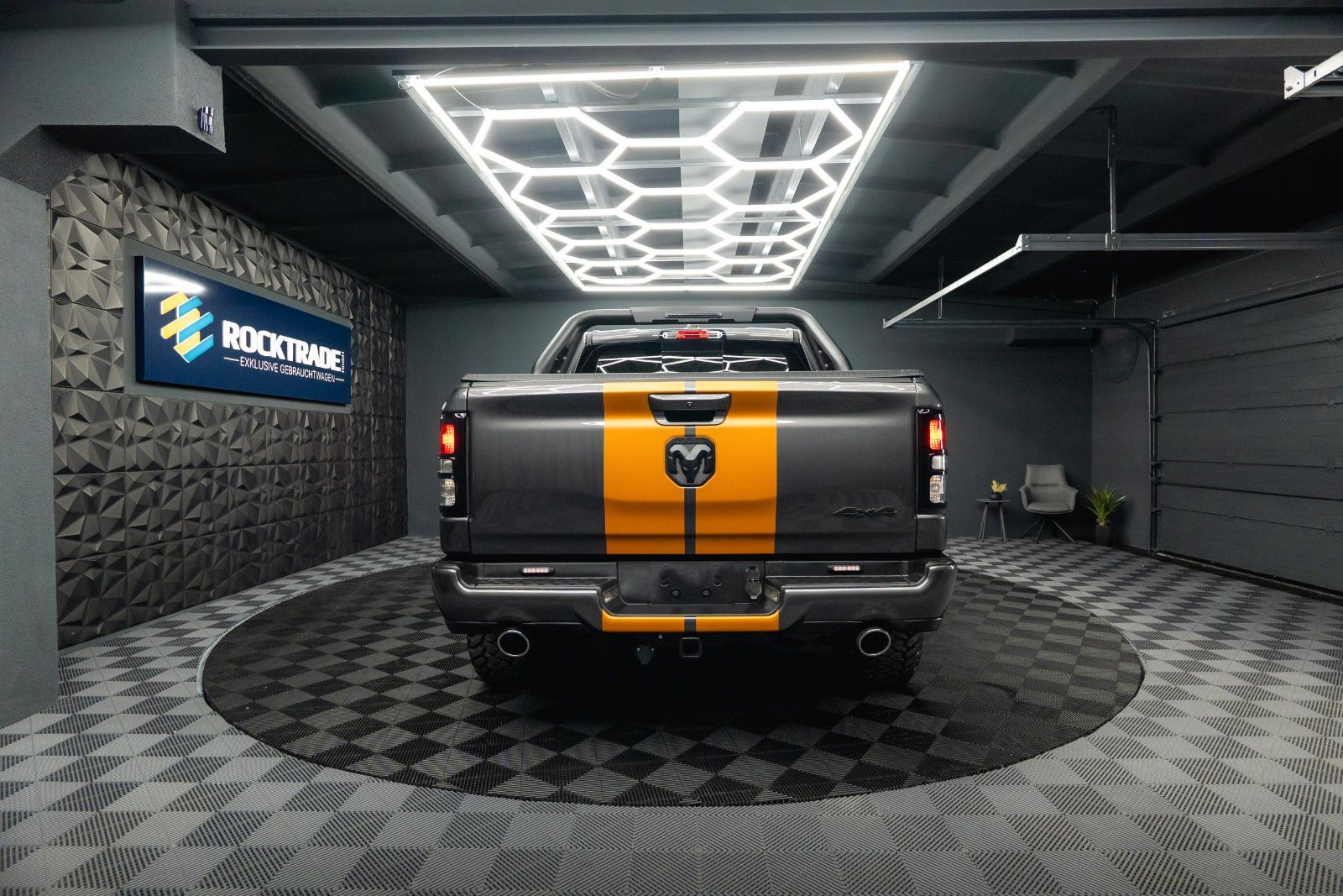 Fahrzeugabbildung Dodge RAM 5.7 V8 HEMI 4x4 OFFROAD Night-Paket *LED*19%