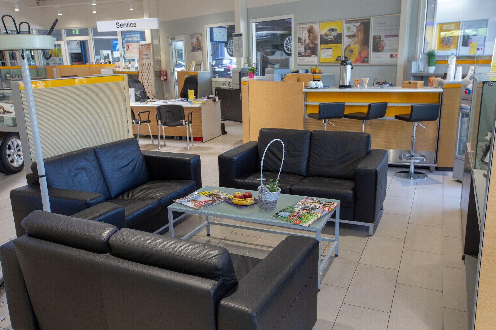 showroom-image-top