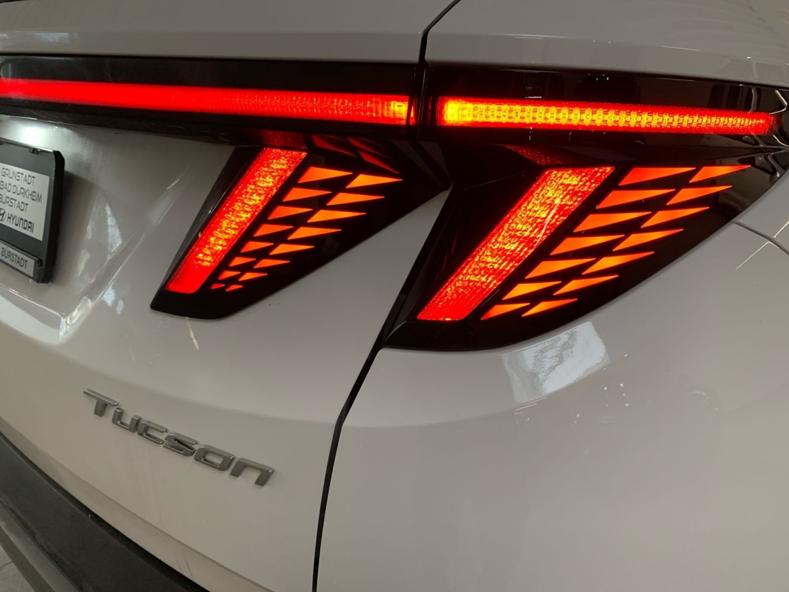 Fahrzeugabbildung Hyundai TUCSON 1.6 T-GDI 7-DCT Blackline Mild-Hybrid AHK