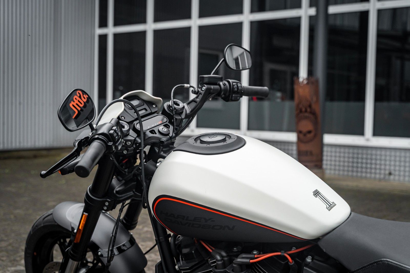 Fahrzeugabbildung Harley-Davidson FXDRS 114 CUI - KESSTECH - SEITLICHER KZH