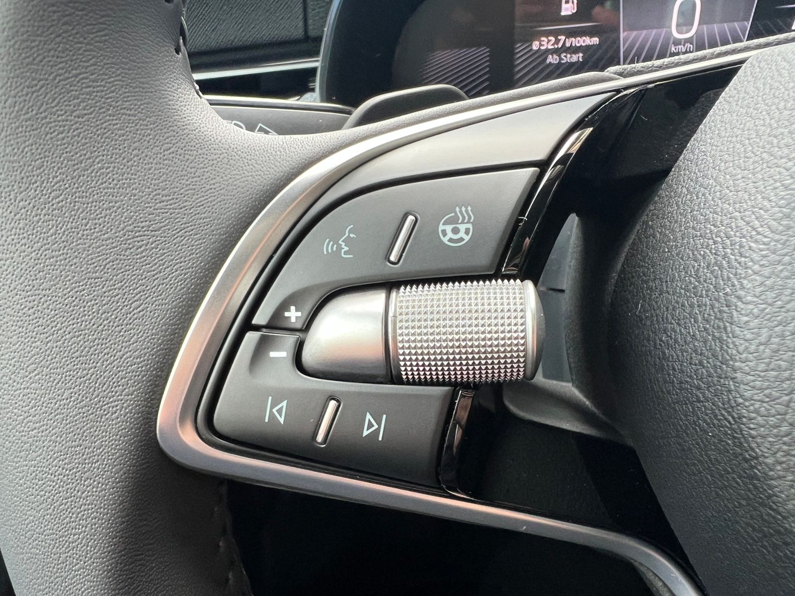 Fahrzeugabbildung SKODA Kamiq Selection 1.0 TSI DSG *ACC, LED, Kamera, S