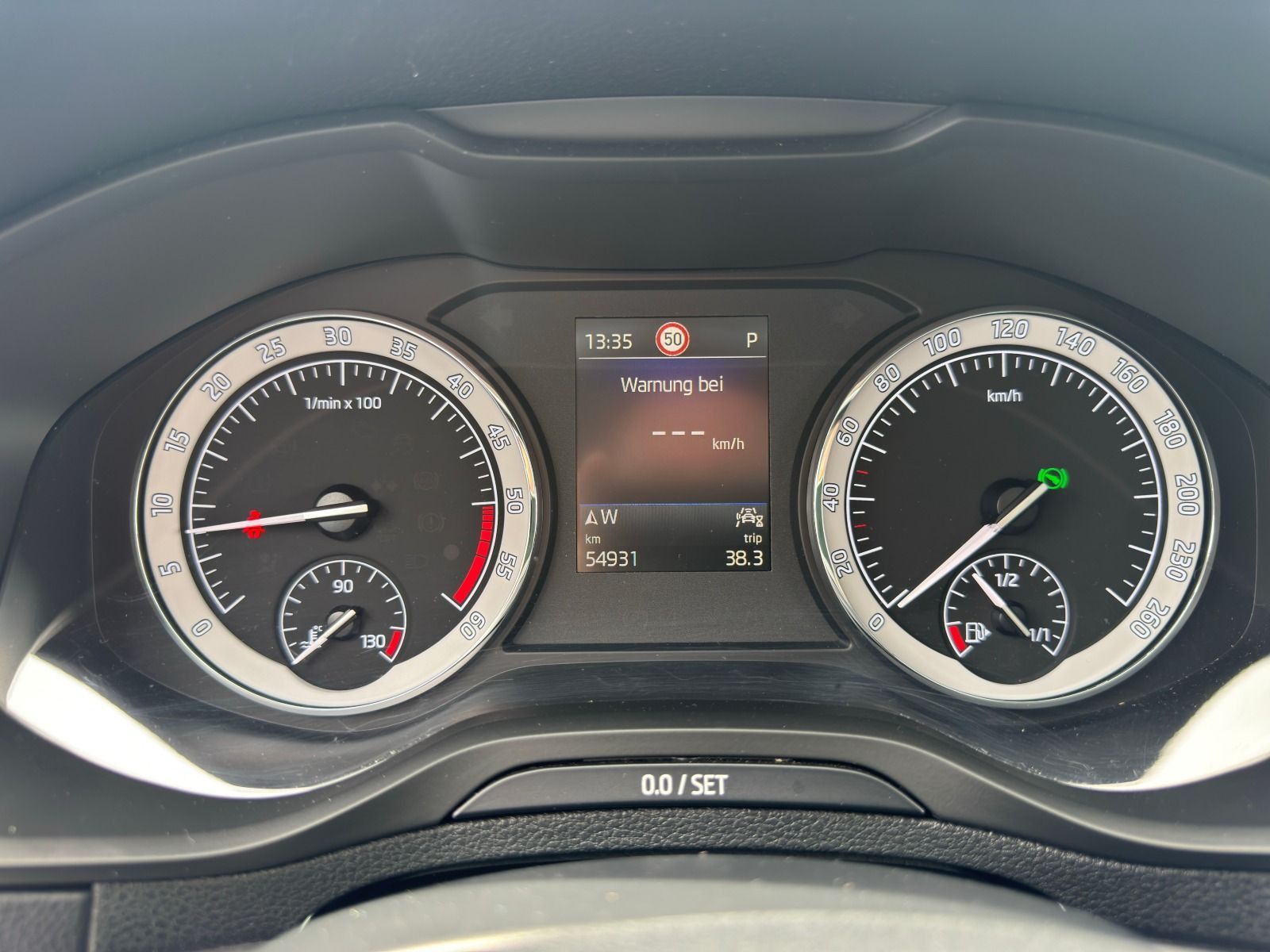 Fahrzeugabbildung SKODA Karoq Clever 4x4 TDI DSG*AHK*StHz**Pano*eHeck