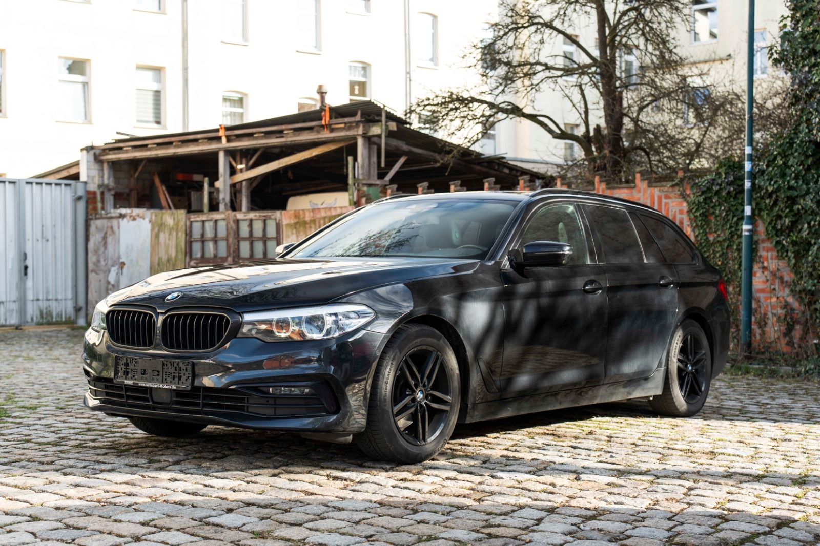 Fahrzeugabbildung BMW 520d xDrive SPORT SHADOW ACC LED H&K 360° TOTW