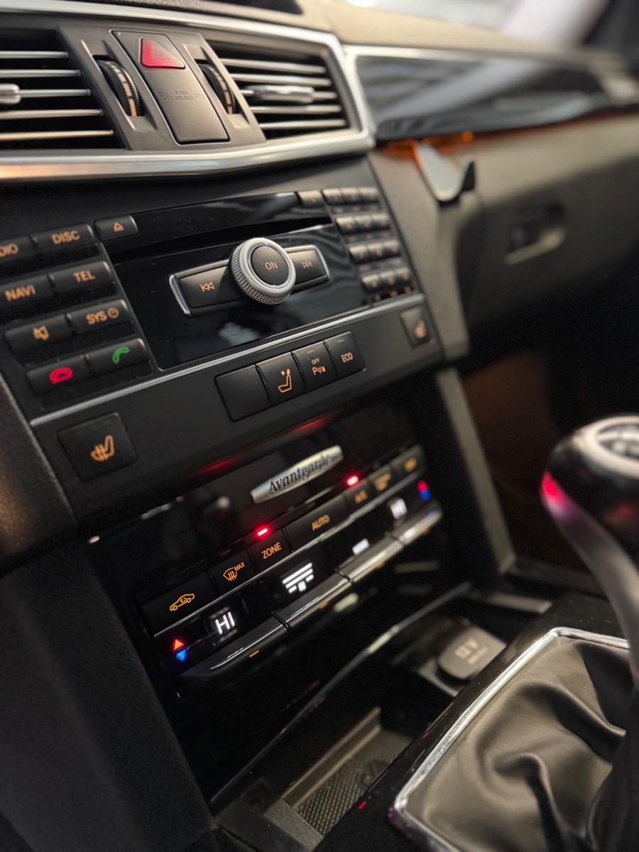 Mercedes-Benz E200 2010 — photo 18