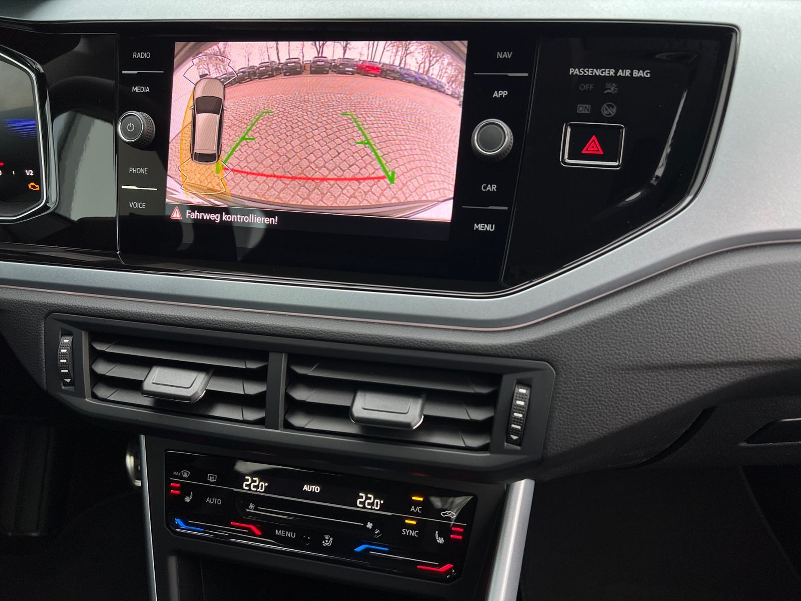 Fahrzeugabbildung Volkswagen Taigo  ENERGY 1.0 TSI DSG *AHK, Ganzjahresreifen