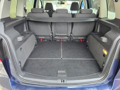 VW Touran Highline 2.0TDI 140PS 7Sitze Pano