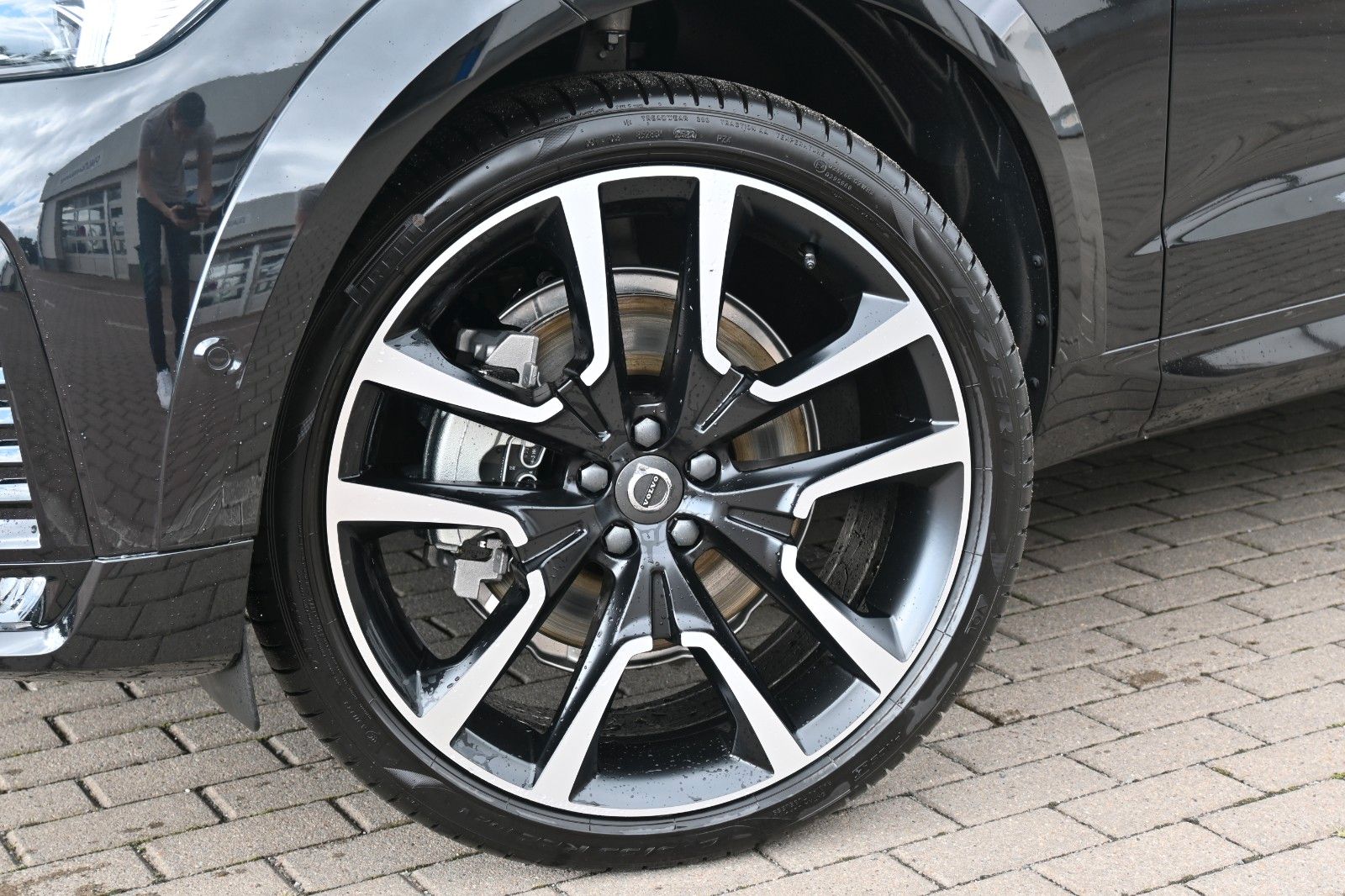 Fahrzeugabbildung Volvo XC60 B4 D AWD Ultimate Dark*STDHZG*360°*LUFT*ACC