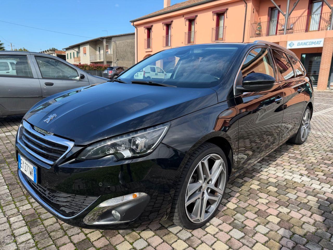 Peugeot 308 2015 — rear view