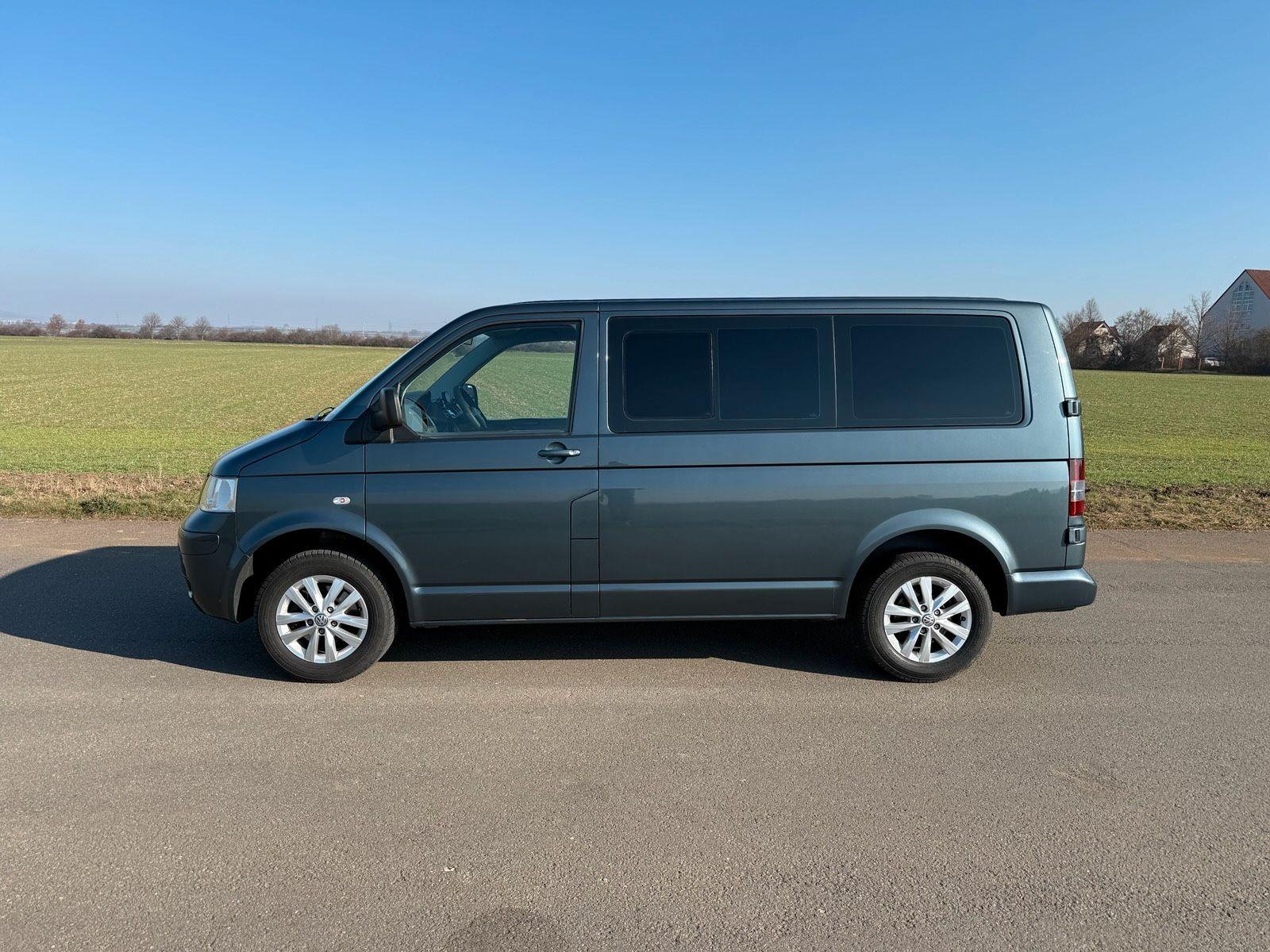 Volkswagen Transporter 2008 — вигляд ззаду