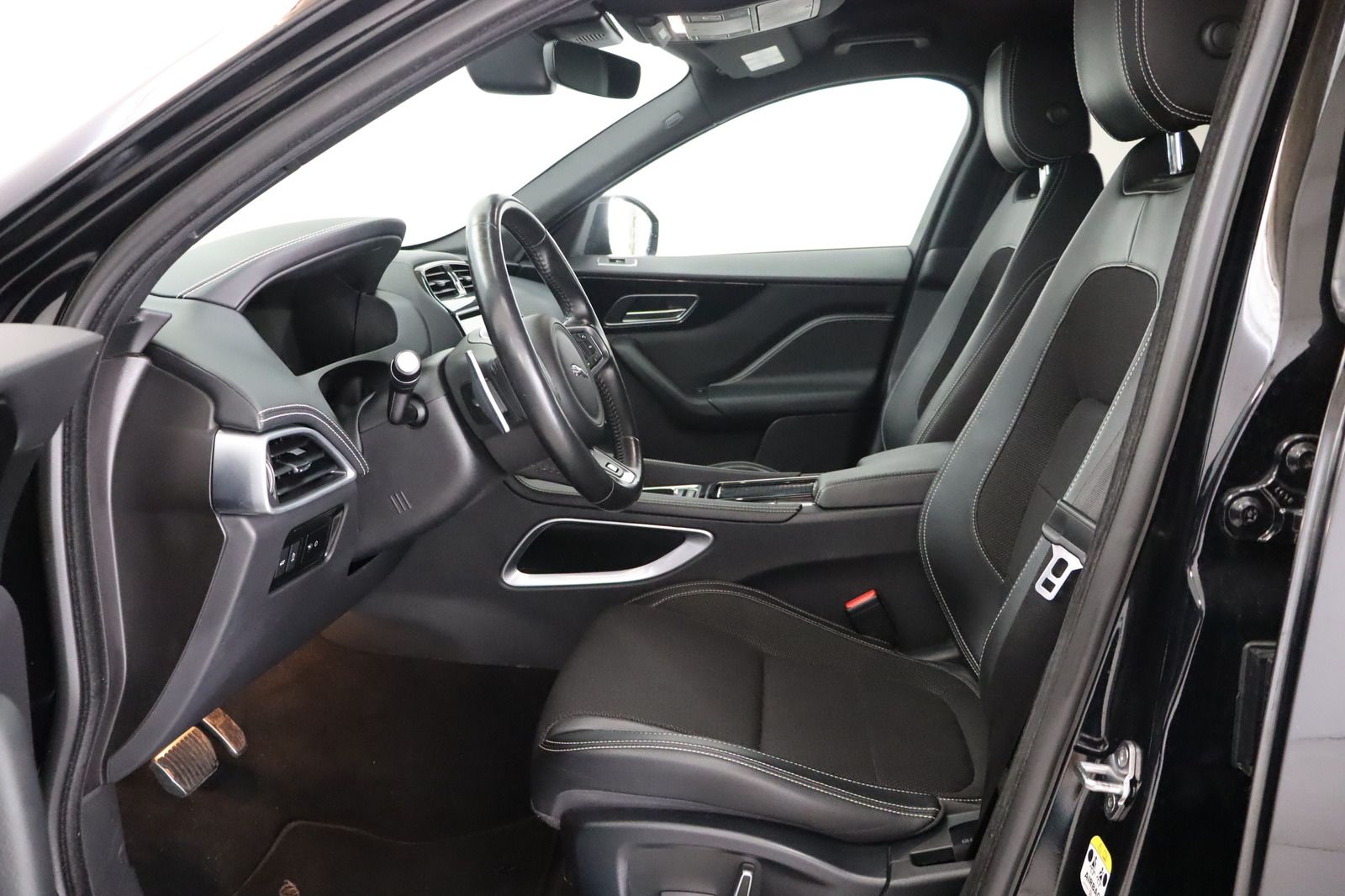 Fahrzeugabbildung Jaguar F-Pace 25t AWD * Navi * Anhängerk * LED